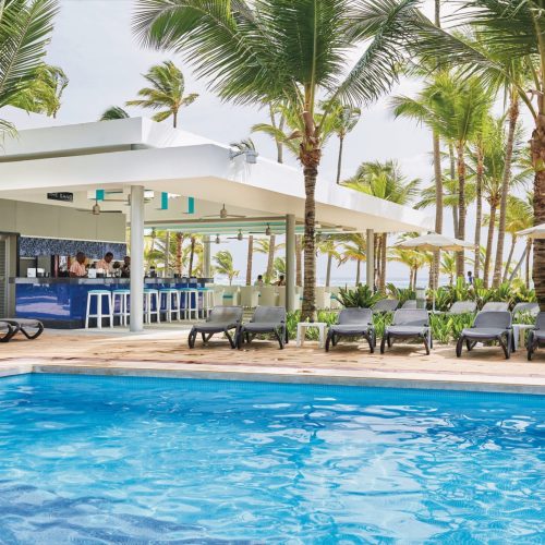 BAM_17_054 - Swim up bar