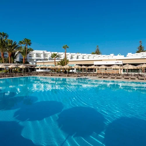 pool-riu-paraiso-lanzarote-9_tcm49-184380